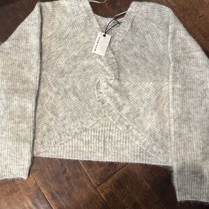 Elegant V-Neck Sweater in Soft Gray
